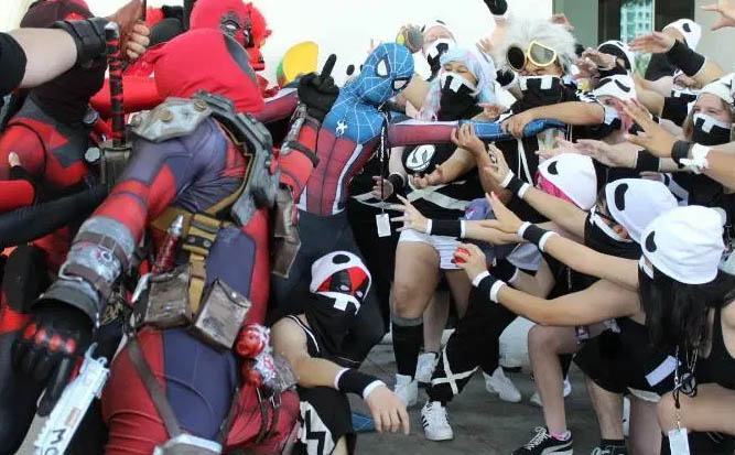 deadpool cosplay in E3